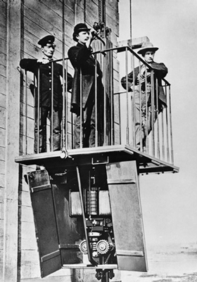 Первый электрический лифт